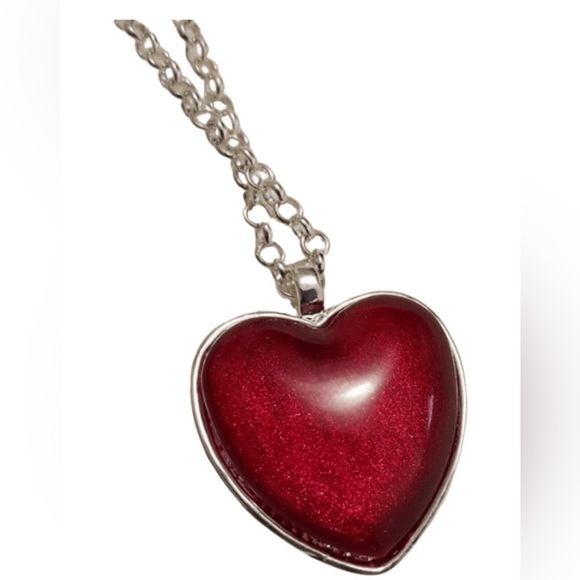 Elegant Red Heart Glass Pendant Necklace - Picture 2 of 4